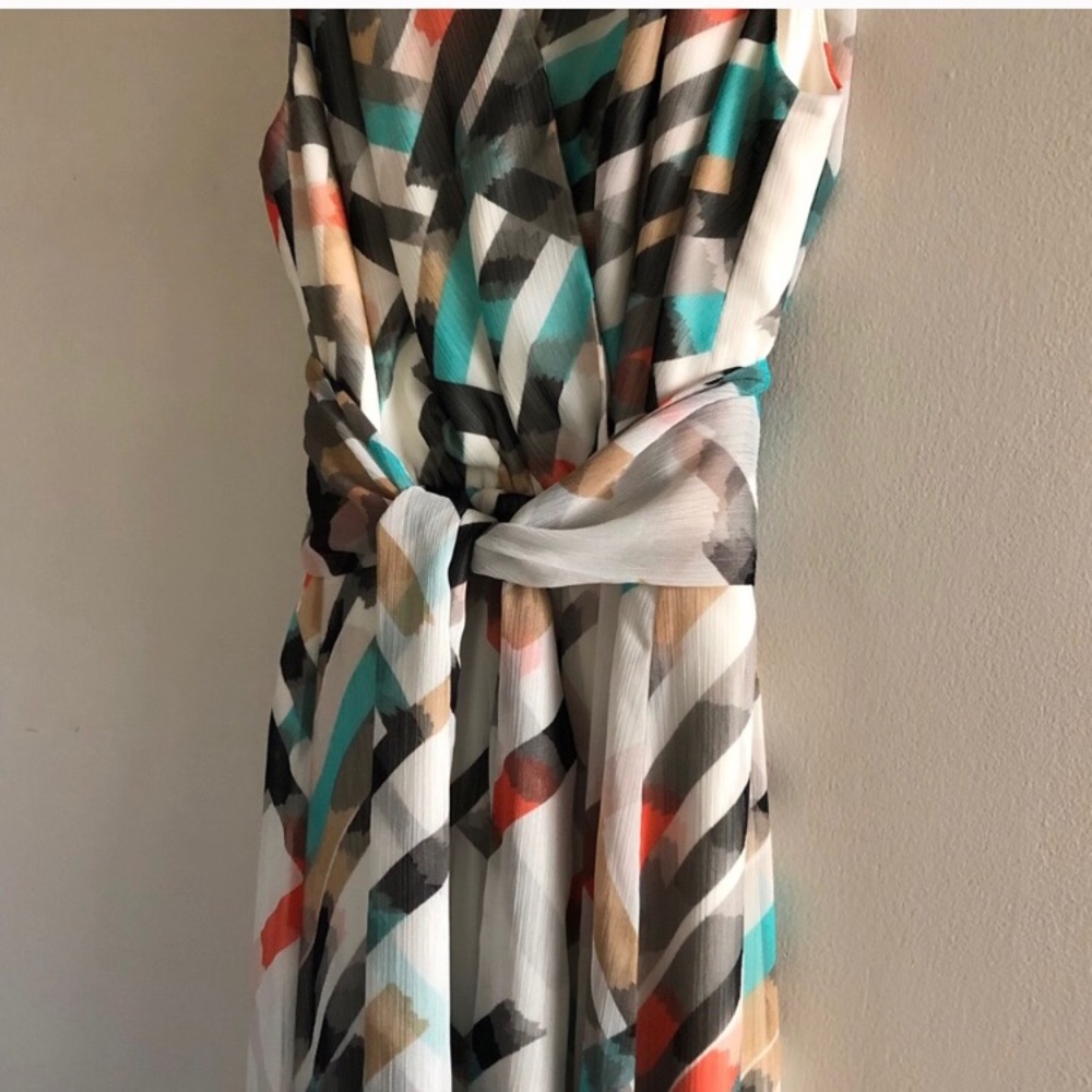 Vince Camuto Maxi Dress | Size 6 | Great Condition (Lightly Used) - Picture 5 of 8
